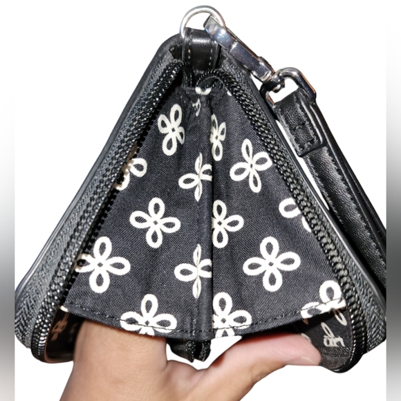 💜Vera Bradley Black Wristlet with Crown Design - Picture 4 of 8